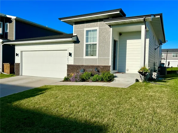 1423 NE Little Beaver Dr, Grimes, IA 50111