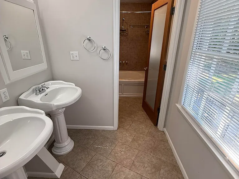 1115 Kingston Rd — Photo 10