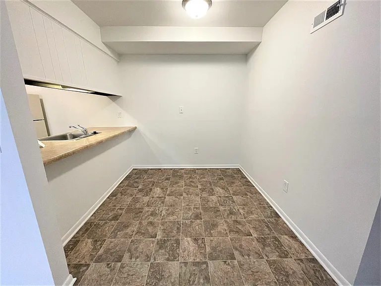 Charter Oaks Apartments — Photo 206