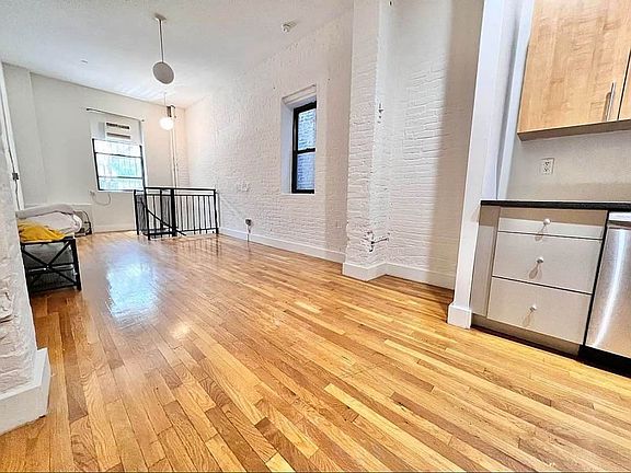 3rd image of 101 Jefferson Ave APT 1F
