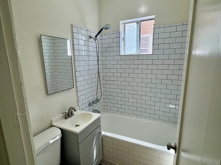 2300 Bellevue Ave #2 — Photo 8