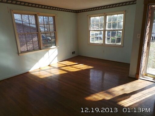5th image of 355 Amherst Dr