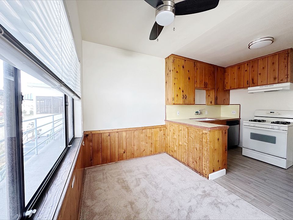 Stunning wooden cabinetry - comes with a dishwasher!
