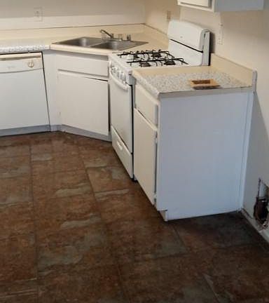 3rd image of 9749 N Loop Blvd