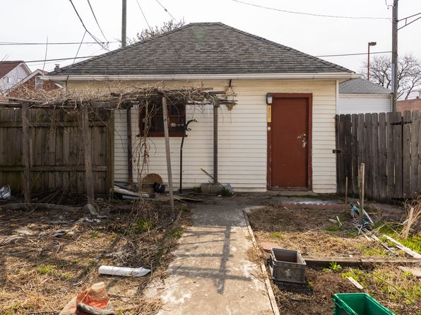 12097 Charest St, Hamtramck, MI 48212