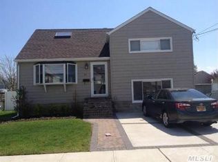 31 Layton St, Freeport, NY 11520