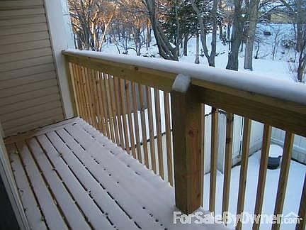 Balcony : Overlooking the creek