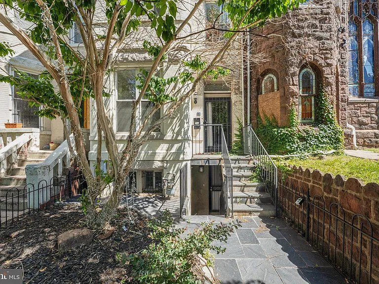 11 R St NW — Photo 1