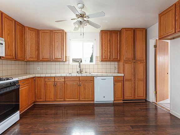 5th image of 33963 Railroad Ave
