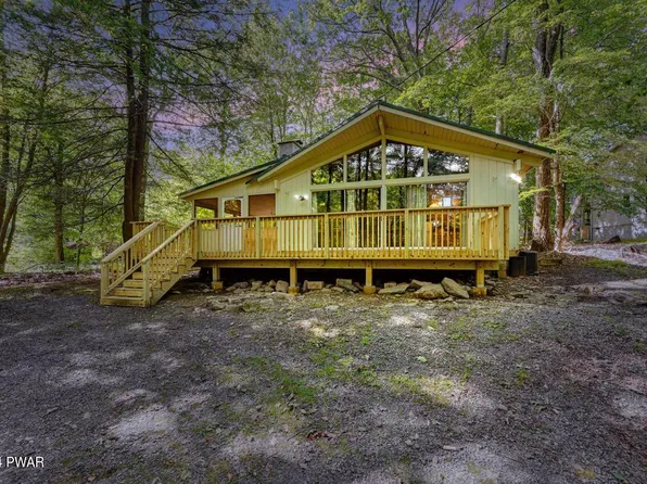 126 Rockwood Dr, Lords Valley, PA 18428