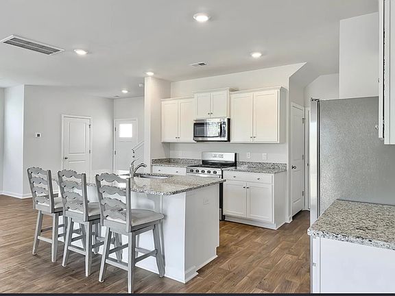 4th image of 298 Watersglen Dr