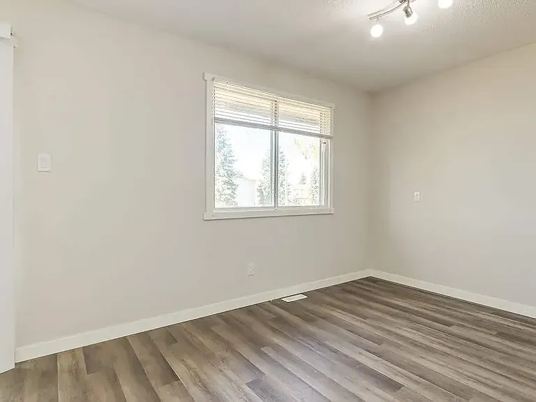 5327 A 38th Ave — Photo 13