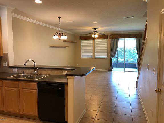 5th image of 325 Volterra Pl