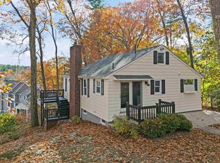 12 Gardner Rd, Windham, NH 03087