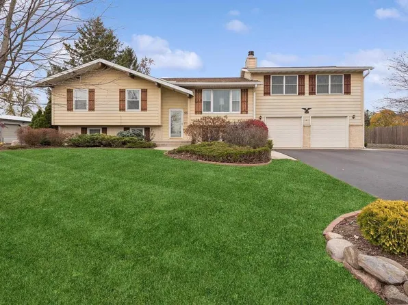 612 Country LANE, Twin Lakes, WI 53181