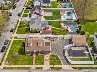 449 Hilda St, East Meadow, NY 11554
