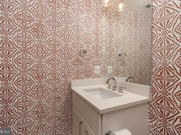 811 Upshur St NW #Penthouse 10 — Photo 19