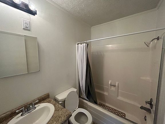 3rd image of 515 Rosewood Ave #5