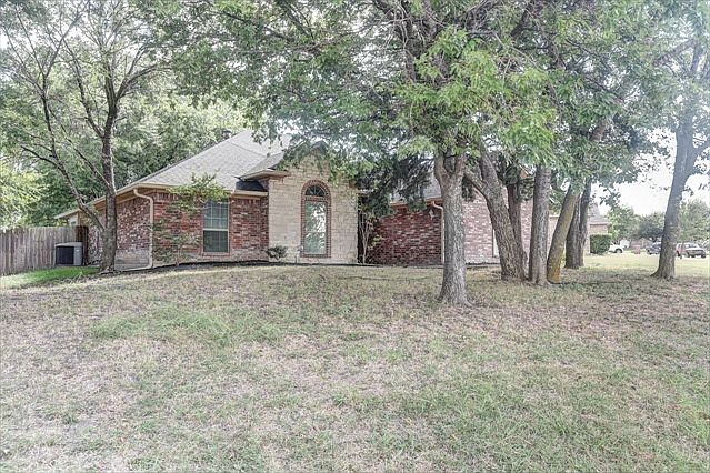1st image of 617 Willow Creek Dr