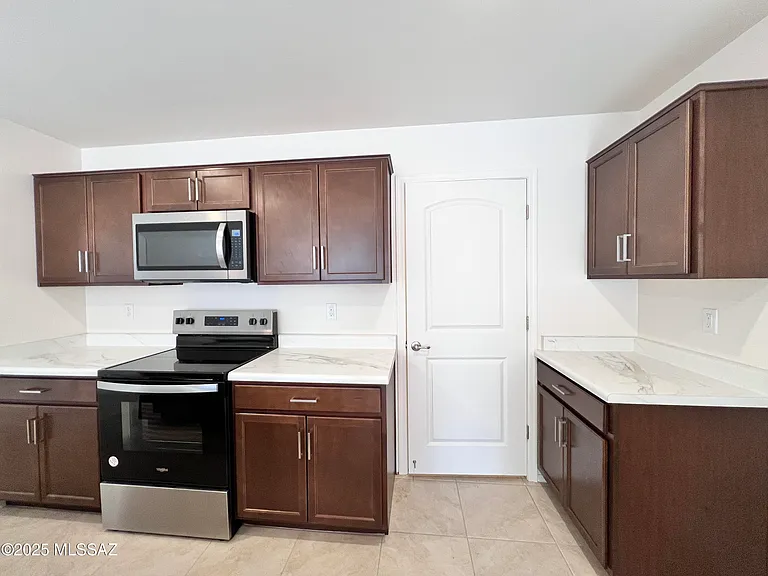 11977 E Chamrod Dr — Photo 8