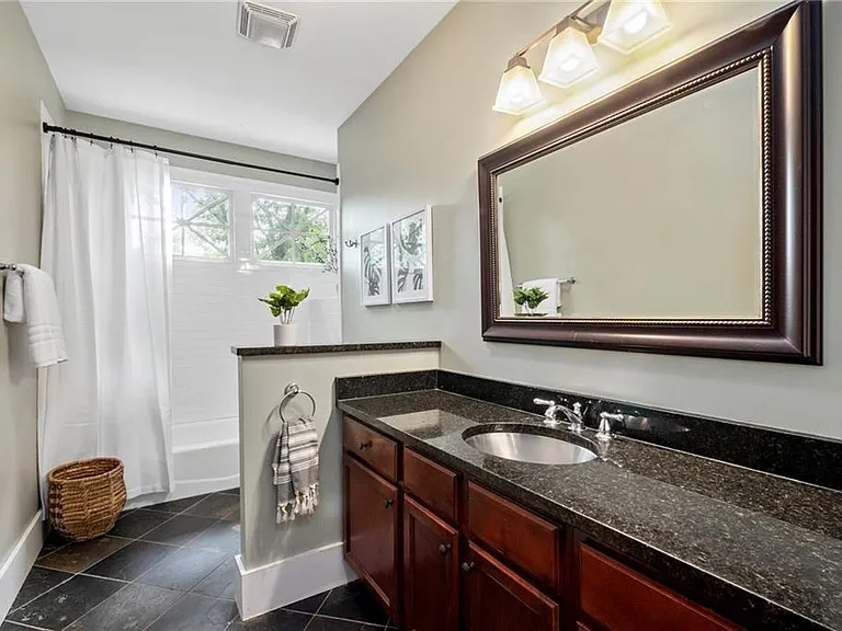1065 Washita Ave NE #B — Photo 18