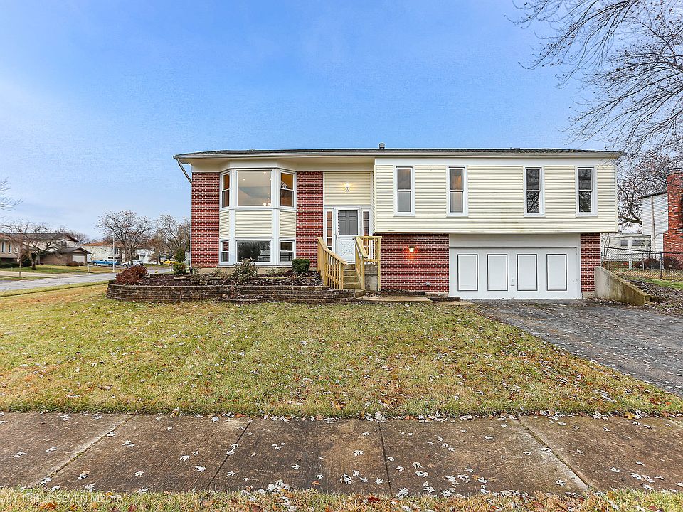 1st image of 401 Stafford Ct