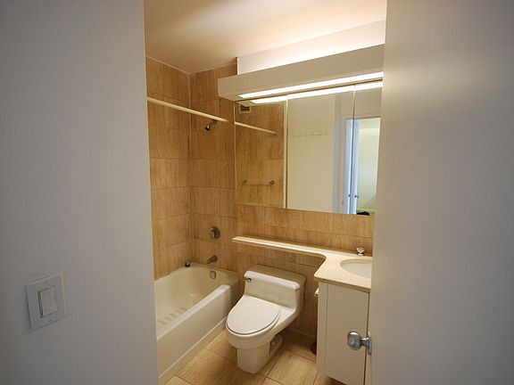 5th image of 415 E 37th St APT 33H