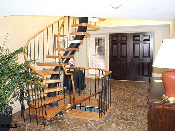 3rd image of 1405 Meadowlark Dr