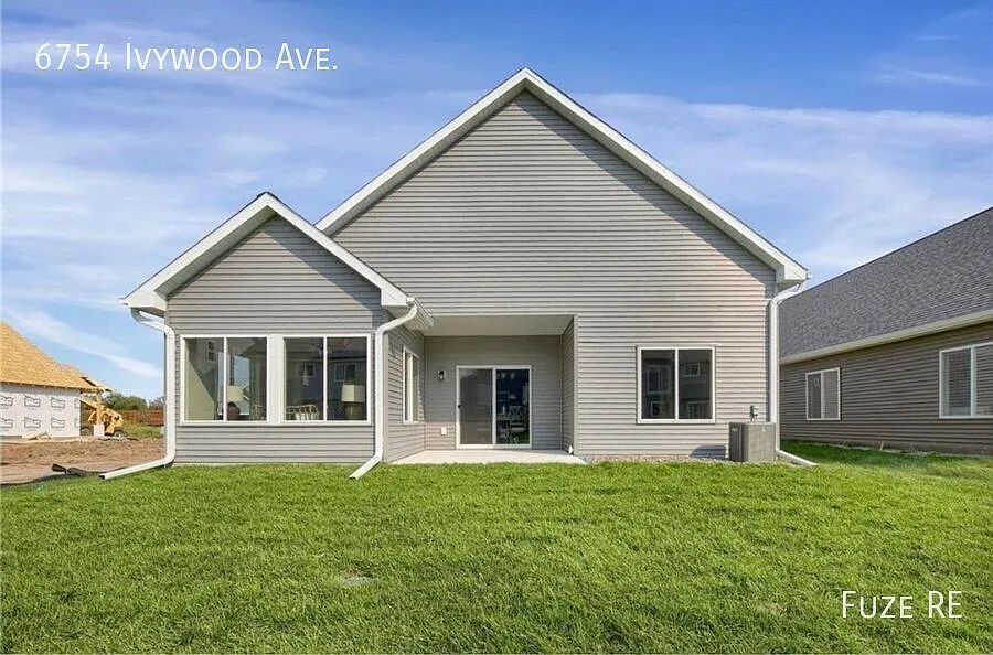 1 Level Living - Newer Built — Photo 2