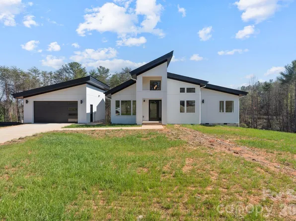 5733 Selkirk Dr, Hickory, NC 28601