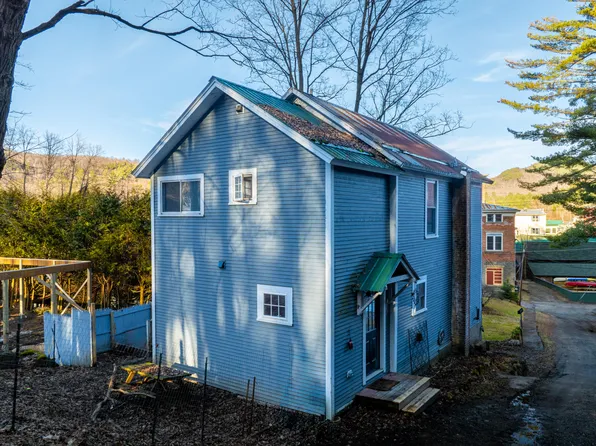 18 Sumner Pl, Saranac Lake, NY 12983