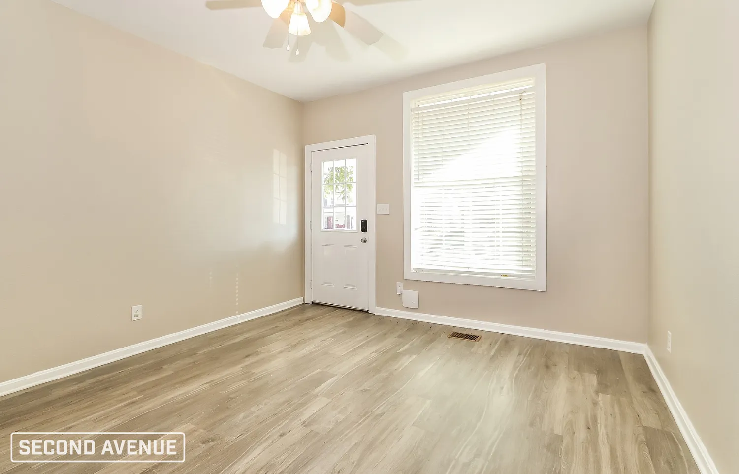 3 bed, 1.0 bath, 1733 sqft, $1,389 — Photo 2