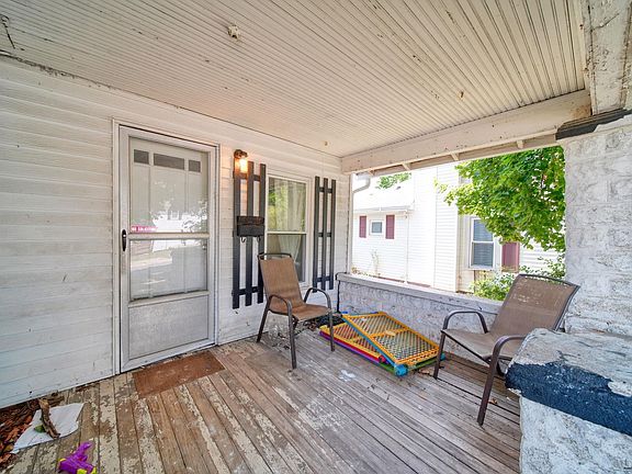 3rd image of 103 W Summit St