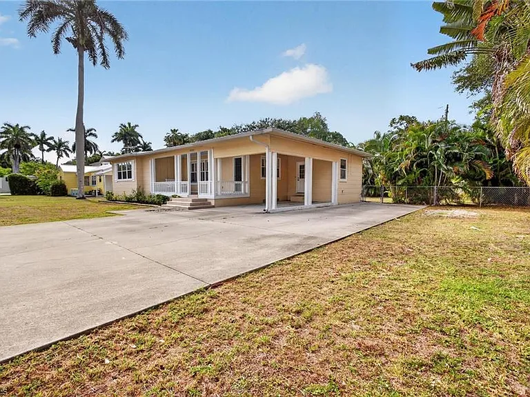 1420 Maravilla Ave — Photo 3