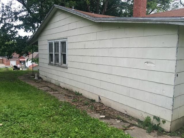 2nd image of 1206 Douglas St