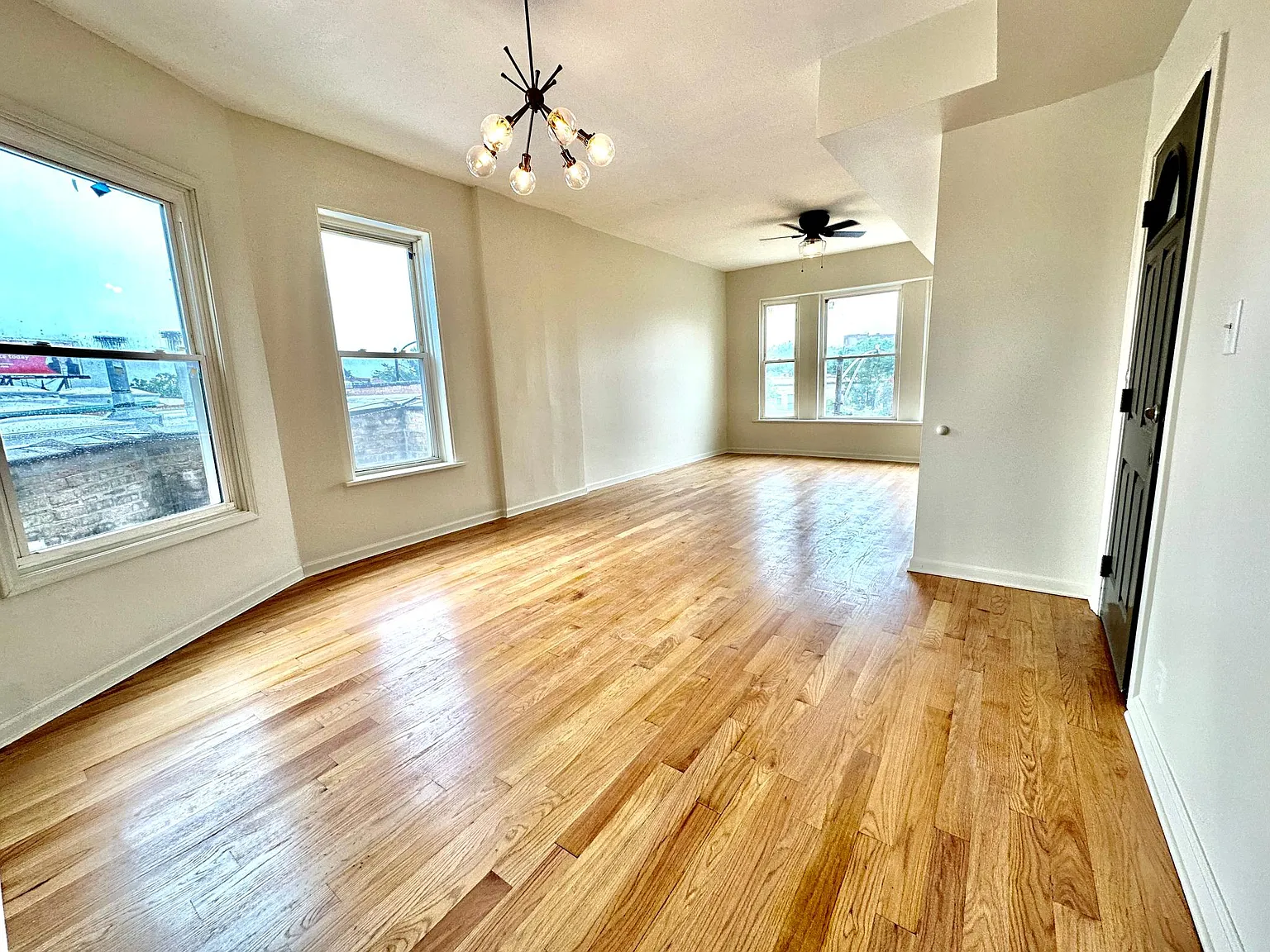 3 bed, 1500 sqft, $2,600 — Photo 2