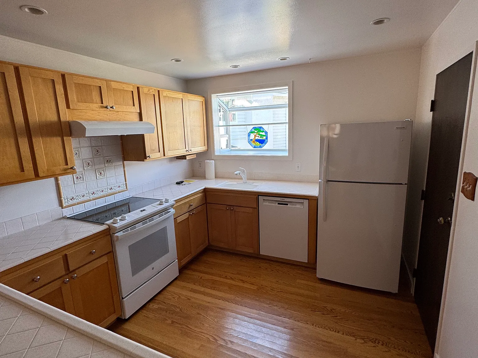 3 bed, 1310 sqft, $5,350 — Photo 4