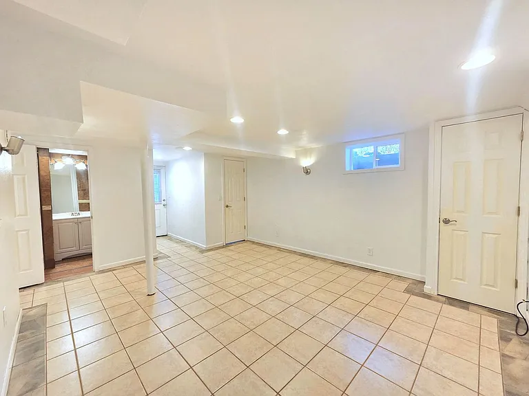 5621 N Hemlock St — Photo 22