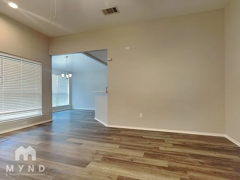 521 Denise St — Photo 9