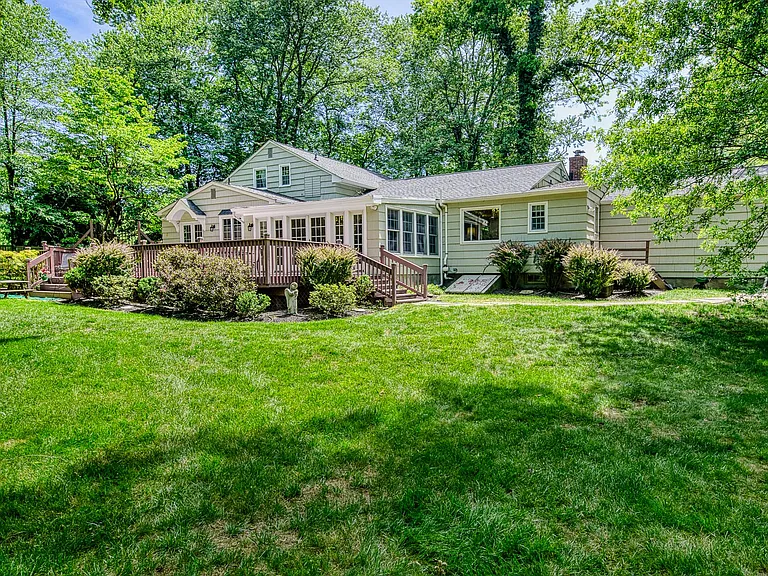 31 Shepard Way — Photo 1
