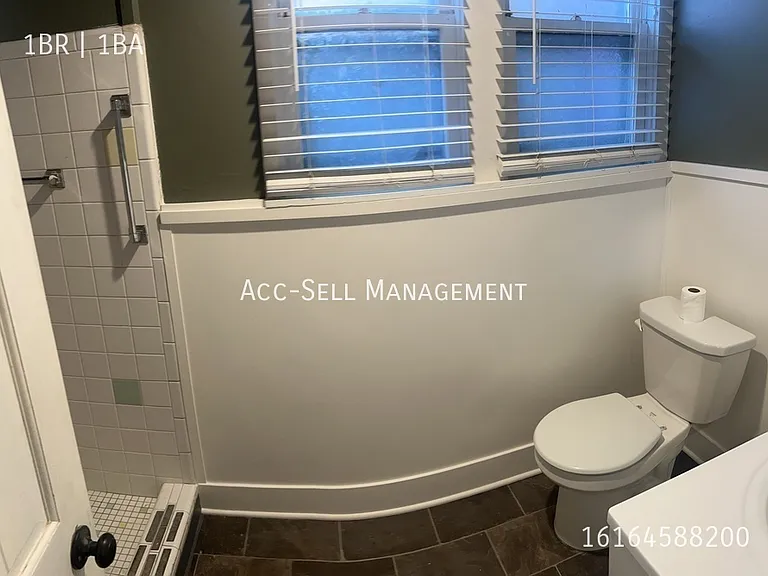 1571 Plainfield Ave NE #1 — Photo 5