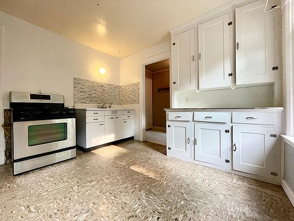 5th image of 3206 Holmes St #1