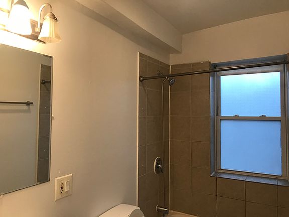 5th image of 3400 W Barry Ave #1A