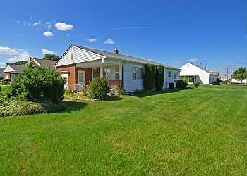 3rd image of 34 Woodstock Dr