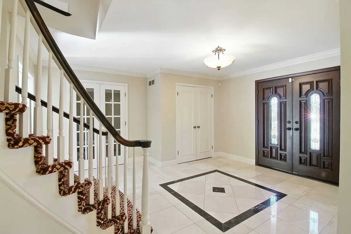 Entrance - 5130 Provincial Dr