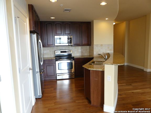 5th image of 215 North Ctr