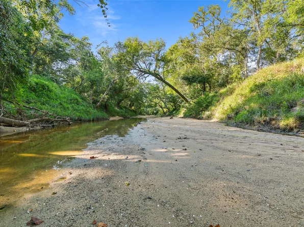 7462 County Road 284, Edna, TX 77957