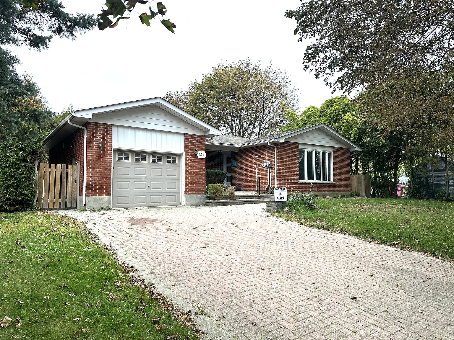 3 bed, 1.5 bath, 1300 sqft, $2,300 — Photo 2