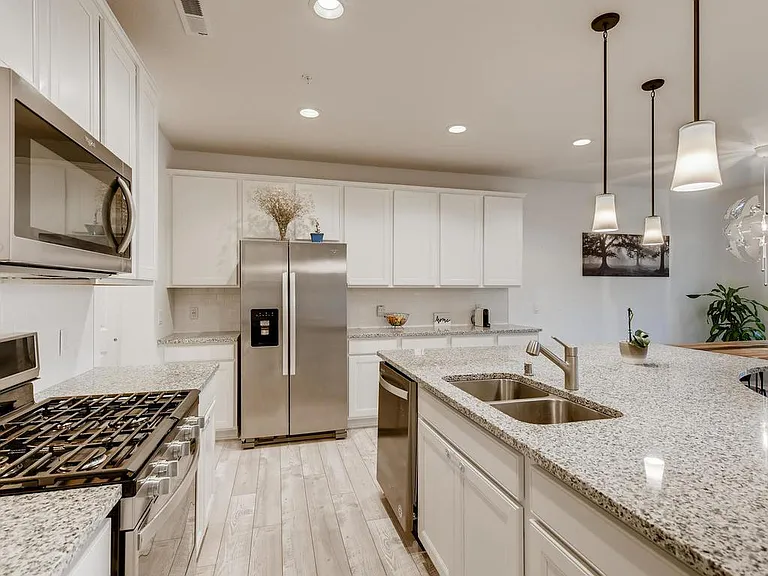 718 Maggie Way — Photo 8