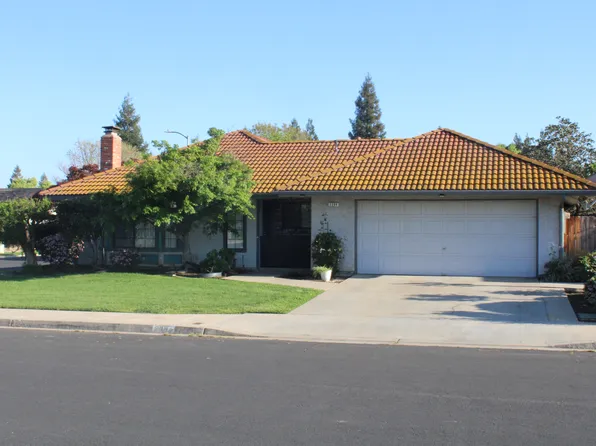 2394 Scott Ave, Clovis, CA 93611